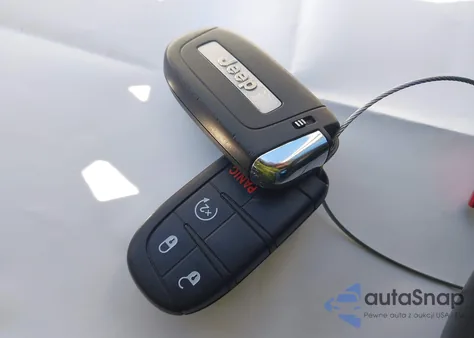 2021 Jeep Renegade Latitude 4X4 z USA, uszkodzony, nr VIN ZACNJDB19MPM41154